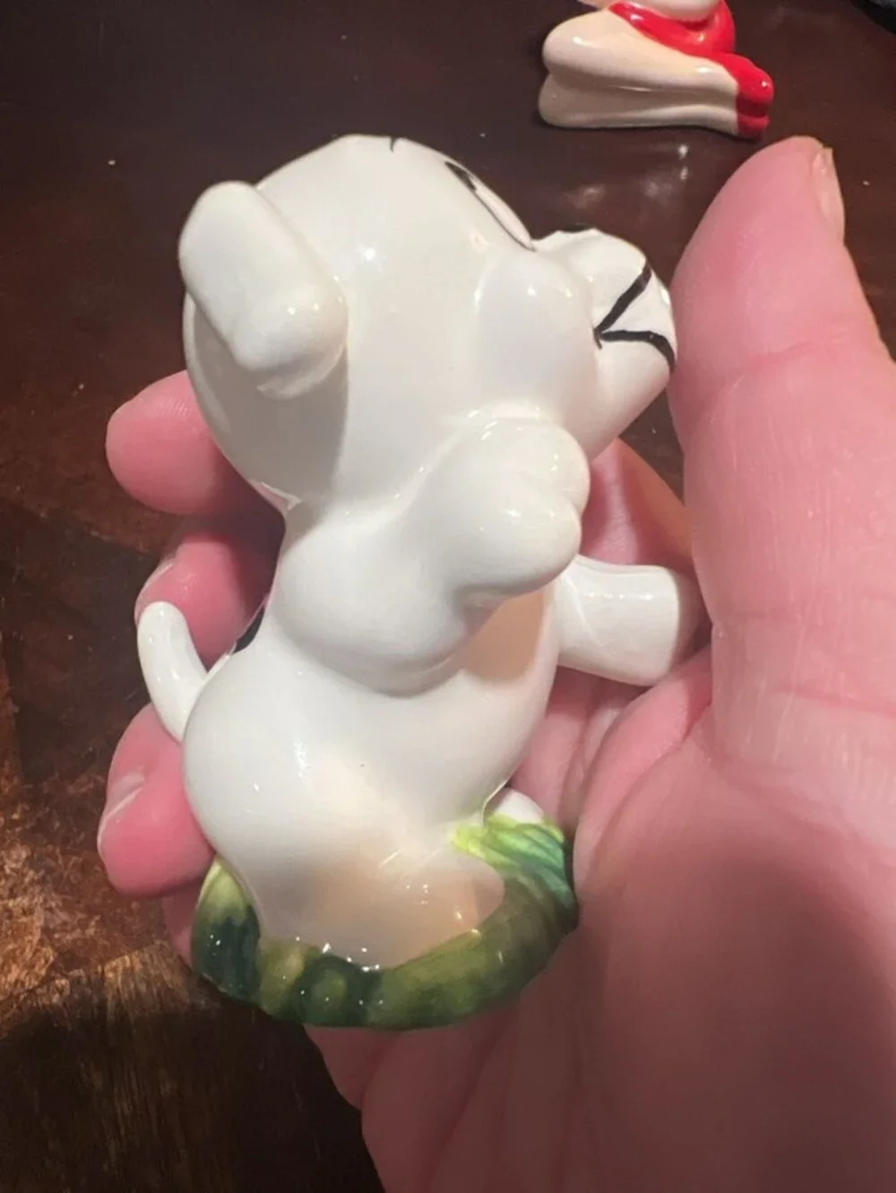 Vintage Betty Boop and Pudgy Kissing Ceramic Salt and Pepper Shaker Set